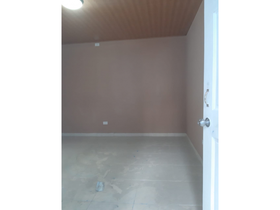 Se alquila galera en Via Transistmica 300 Mts $ 1,700 - 6