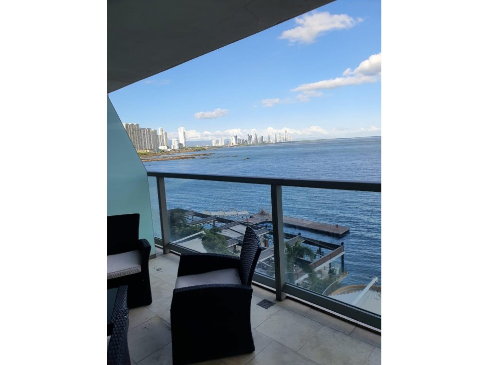 Se vende apartamento tipo estudio Trump Tower $290,000