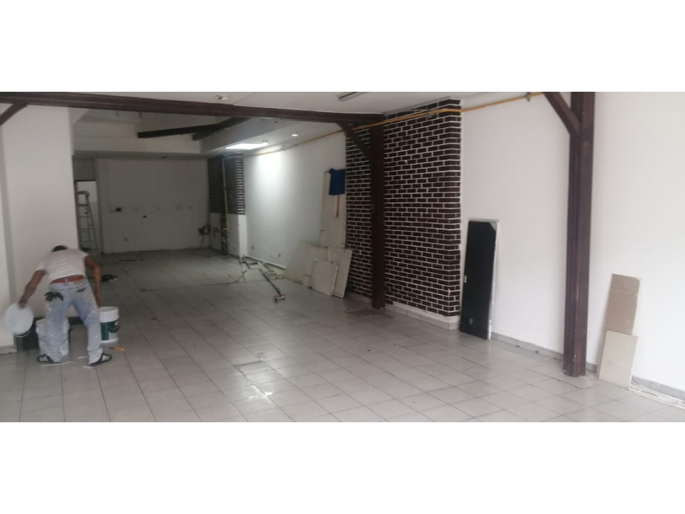 Se alquila local comercial en 12 de octubre 120m2 / mezzanine $2000 - 4