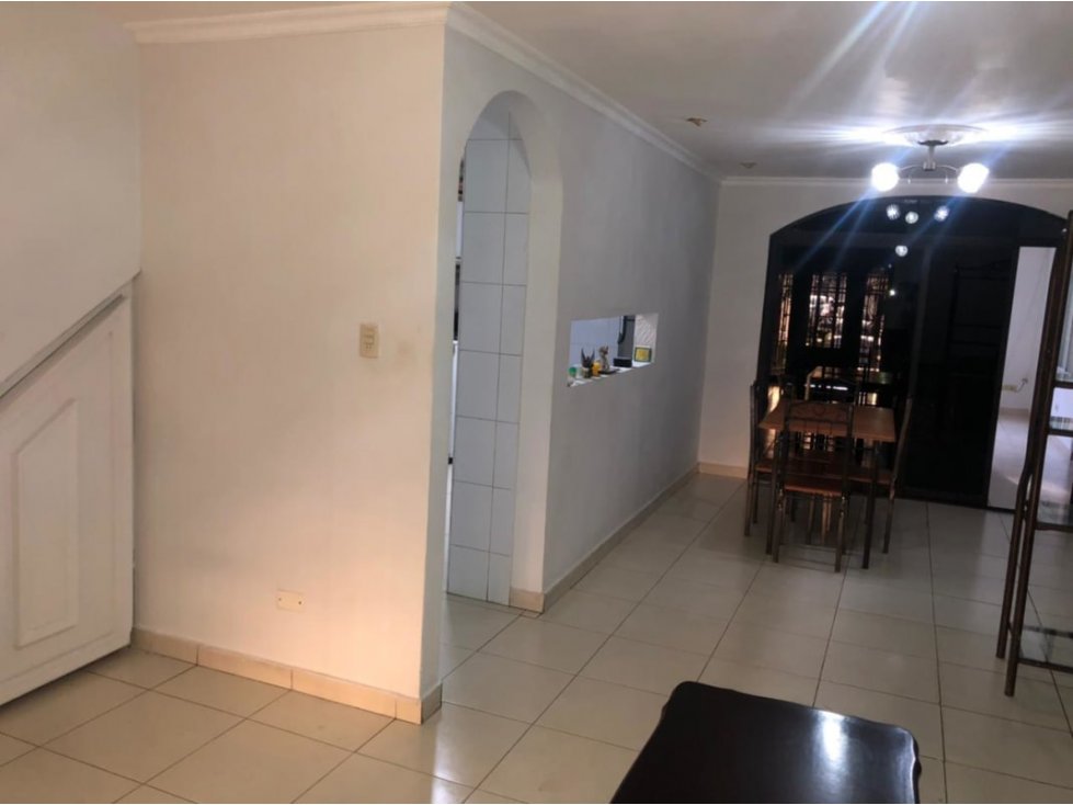 Se alquila apartamento en condados del rey ( semi amoblado) $ 750 — foto 3