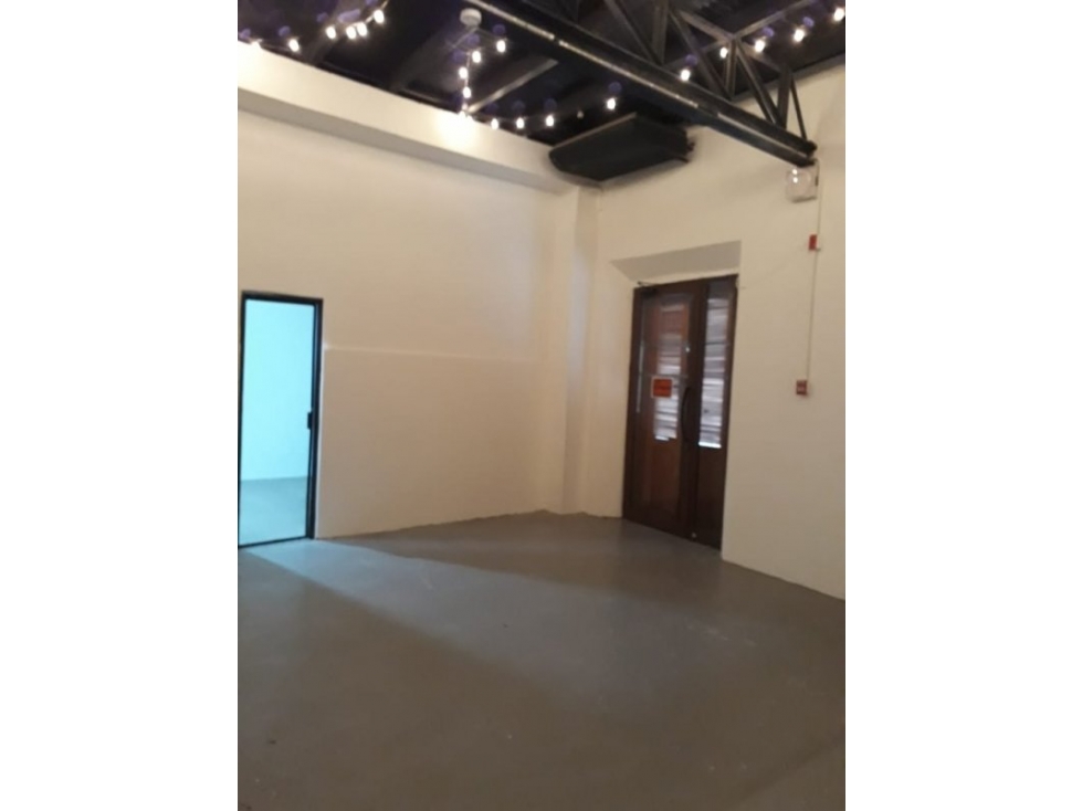 SE ALQUILA LOCAL COMERCIAL EN SANTA ANA $1000 - 3