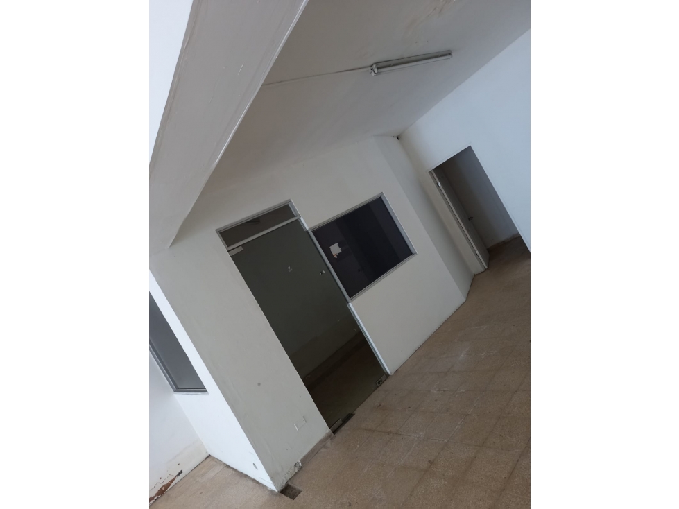 Se alquila local comercial en bella vista 135 Mts $1250 - 3