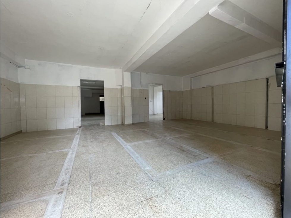 Se alquila Local Comercial de 300 m2 $4500 — foto 3