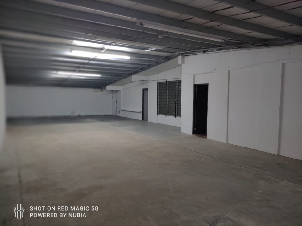 Se alquila Amplio Local en Parque Lefevre 550Mts $4,500