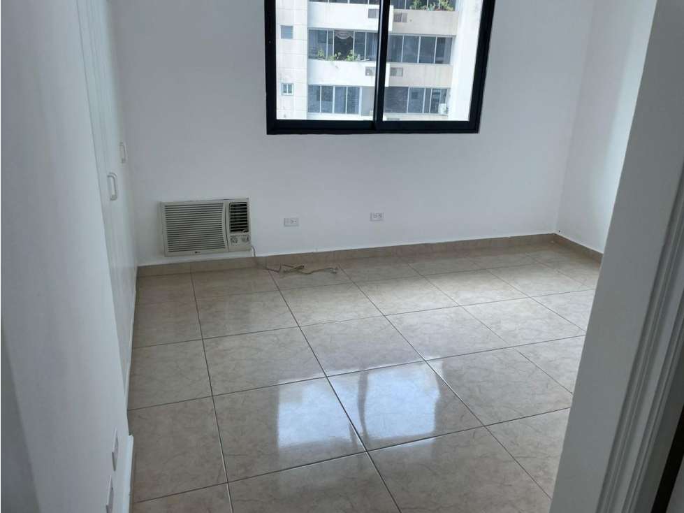 FS 2378 ALQUILER DE AMPLIO APARTAMENTO EN MARBELLA LINEA BLANCA 4R — foto 4