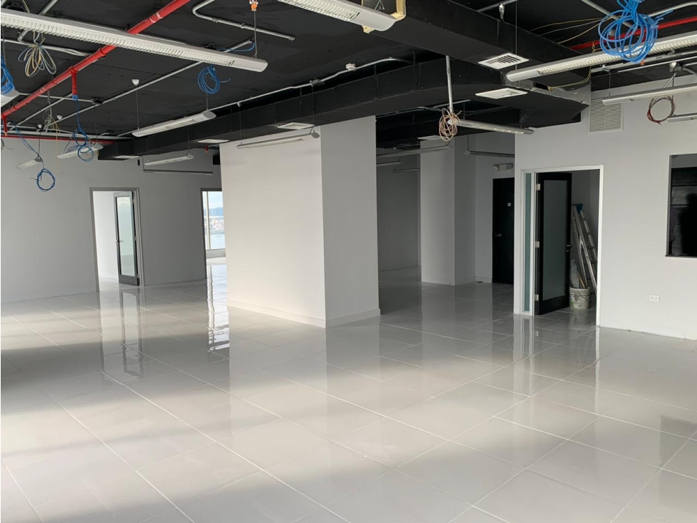 SE ALQUILA MODERNA OFICINA AV. BALBOA 225 MTS $2.800.00 — foto 4