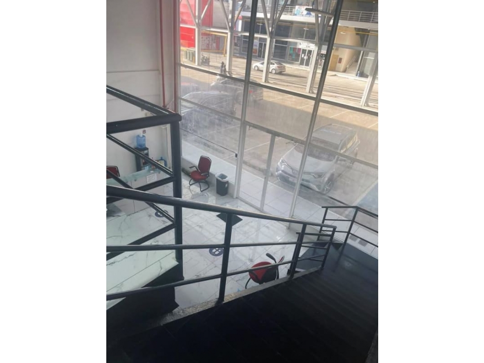 Se alquila local con mezanine en Vía Tocumen 121 Mts $1,500 — foto 2