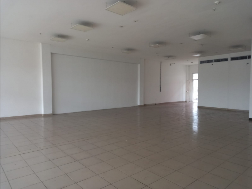 Se Alquila Local 200 Mts Mañanitas Av. Domingo Diaz. $3.400.oo - 2