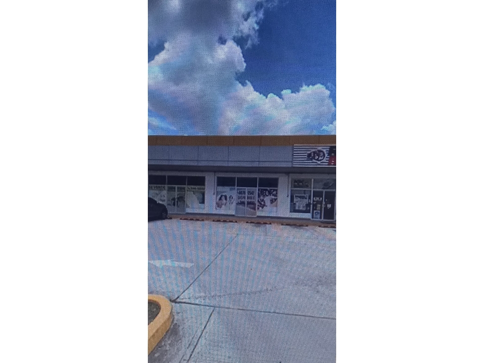 Se Alquilan 3 Locales en Mañanitas. 204 Mts $2.499.oo - 6