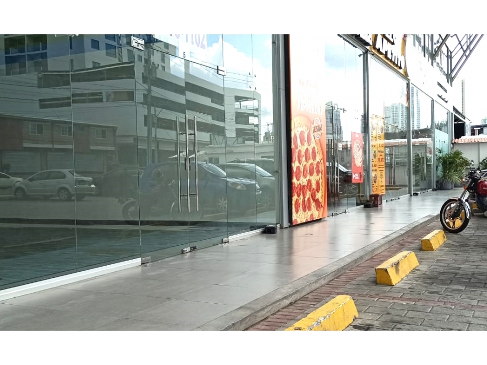 Se Alquila local Parque Lefevre 132m2 PB+120 mt2 mezanine,$3000 - 5