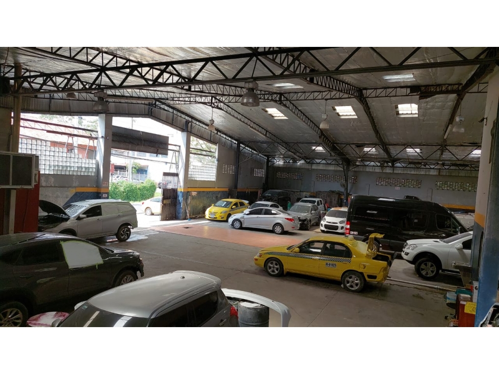 Se Alquila Galera Taller en Parque Lefevre 700 mts2 USD$5,000,00 - 4