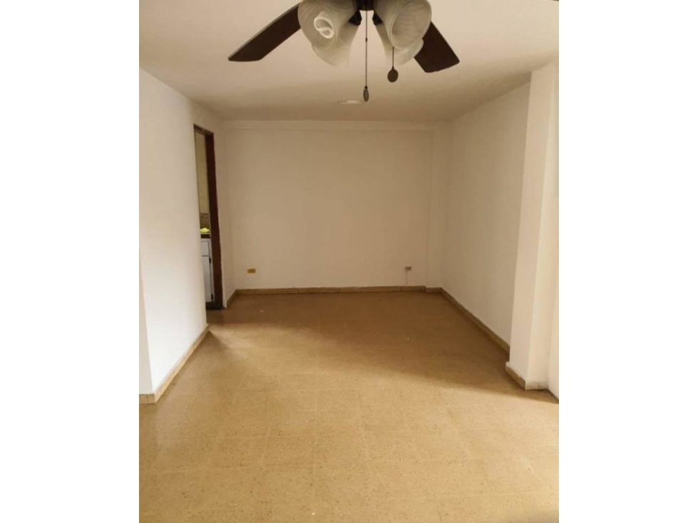 Se alquila hermosa casa 3 niveles Linda vista $1.100 — foto 4