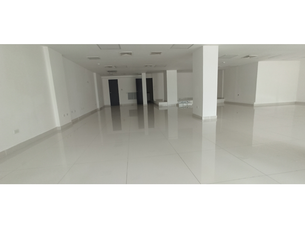 Se Alquila local comercial de 180mt2 en CALLE 50 sobre vía principal!! — foto 5
