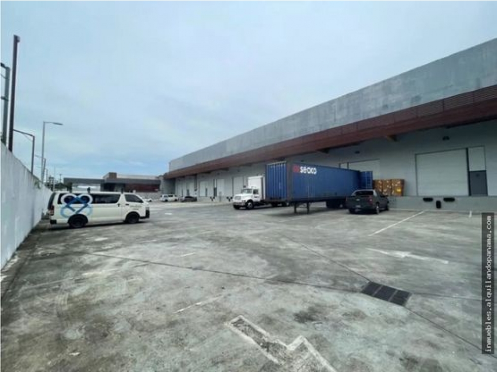 SE ALQUILA GALERA EN JUAN DIAZ 450M2 $3500 - 5