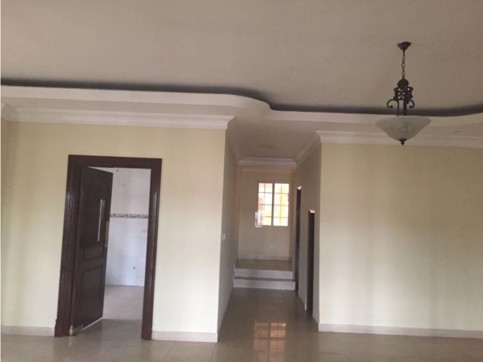 Se vende hermosa casa en Altos del Bosque $450,000 AM — foto 4