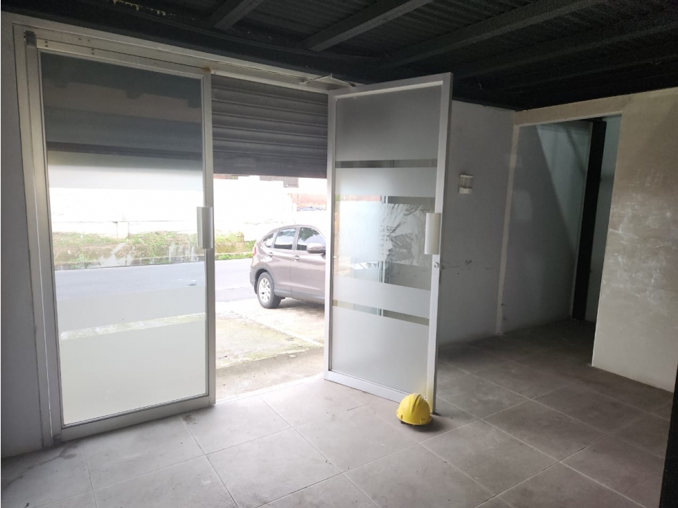 Se Alquila Local en Parque Lefevre