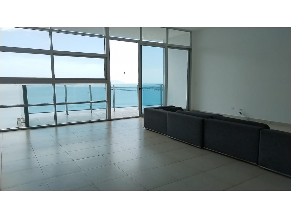 SE ALQUILA APARTAMENTO EN AV BALBOA DOBLE ALTURA L.BLANCA 4R FS 2539 — foto 4