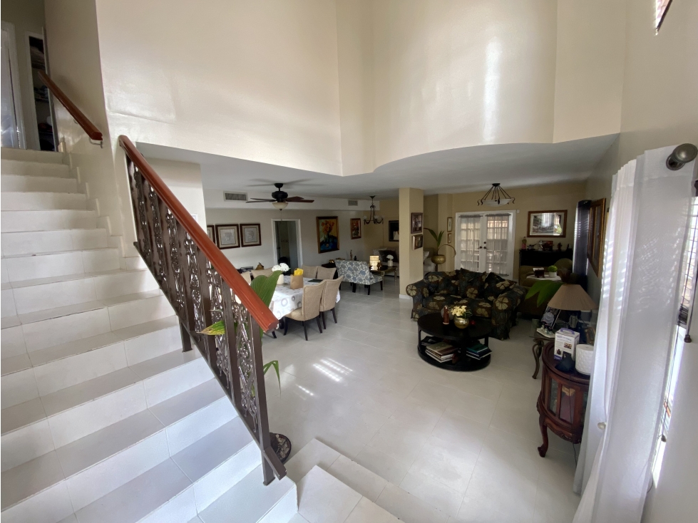 SE VENDE HERMOSA CASA EN FUENTES DEL FRESNO $670,000 AM — foto 2
