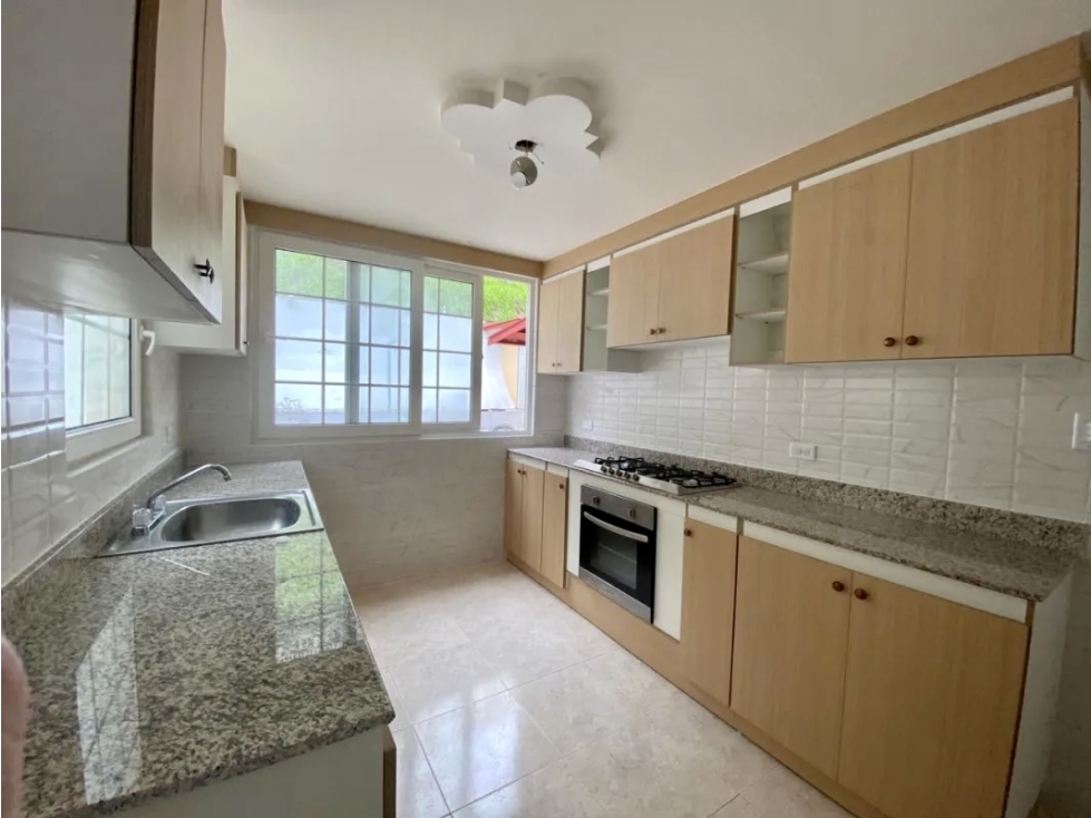 SE VENDE CASA DENTRO DE RESIDENCIAL EN BRISAS DEL GOLF $250,000 — foto 2