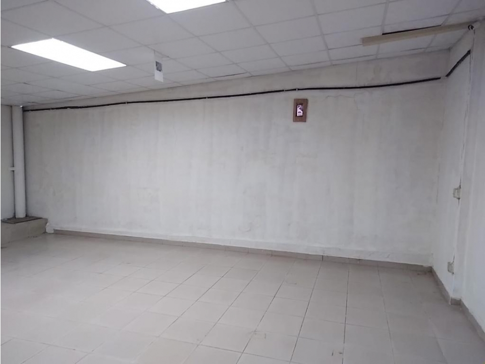 SE ALQUILA LOCAL PARQUE LEFEVRE 300 Mtrs -I.G. - 6