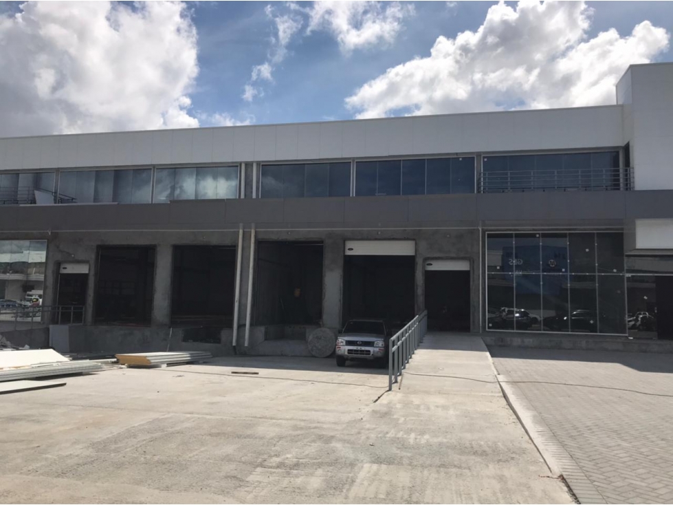 SE VENDE BODEGA EN COSTA DEL ESTE >>VIA PRINCIPAL<<