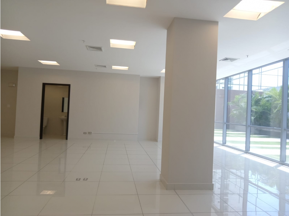 SE ALQUILA OFICINA DE 125 MTS EN COSTA DEL ESTE — foto 3
