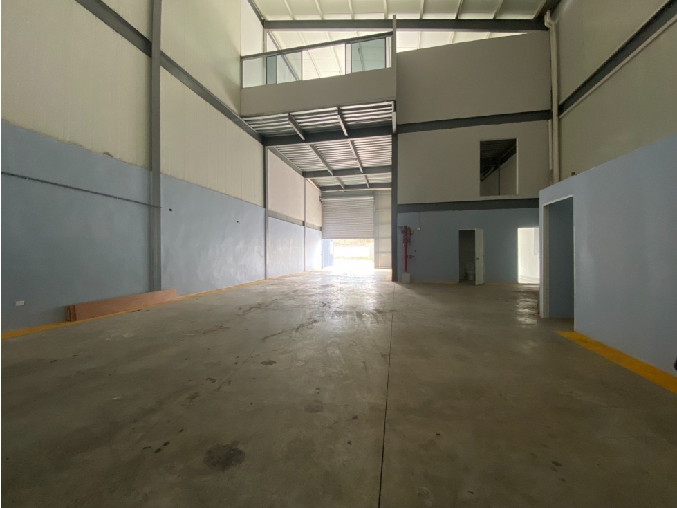 SE VENDE BODEGA EN EN MILLA 8 - 3
