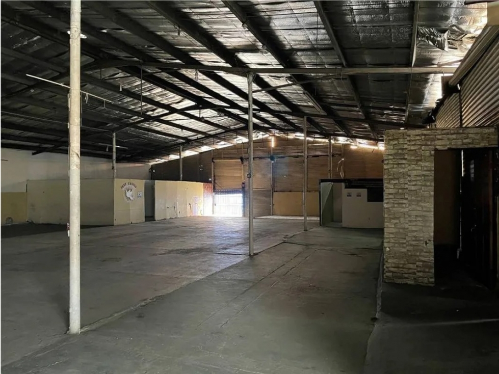 VENDE GALERA COMERCIAL - PUEBLO NUEVO - 4