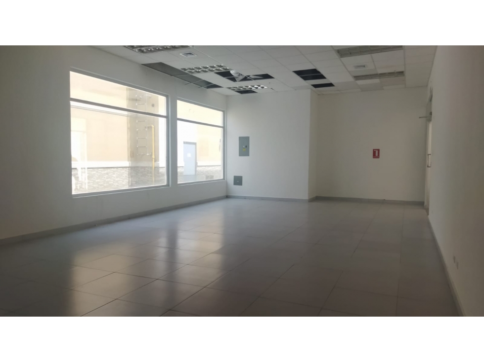 Se Alquila Local en Brisas Del Golf 435 Mtrs - 4