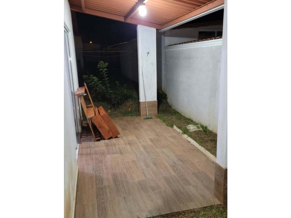 SE ALQUILA CASA EN LA CHORRERA - 2