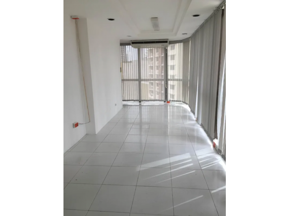 SE ALQUILA OFICINA EN CINTA COSTERA NEGOCIABLE — foto 4