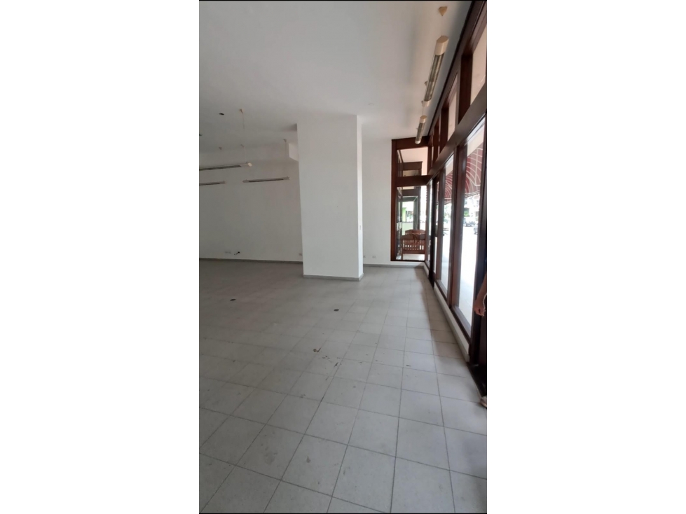 SE ALQUILAN LOCALES COMERCIALES EN VIA ARGENTINA — foto 2