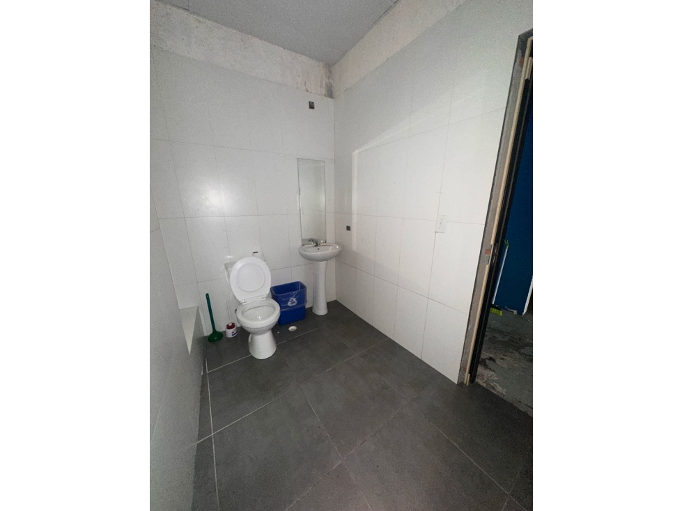 ¡Â¡SE ALQUILA!! LOCAL COMERCIAL EN PRINCIPAL VIA ESPAÃA — foto 4