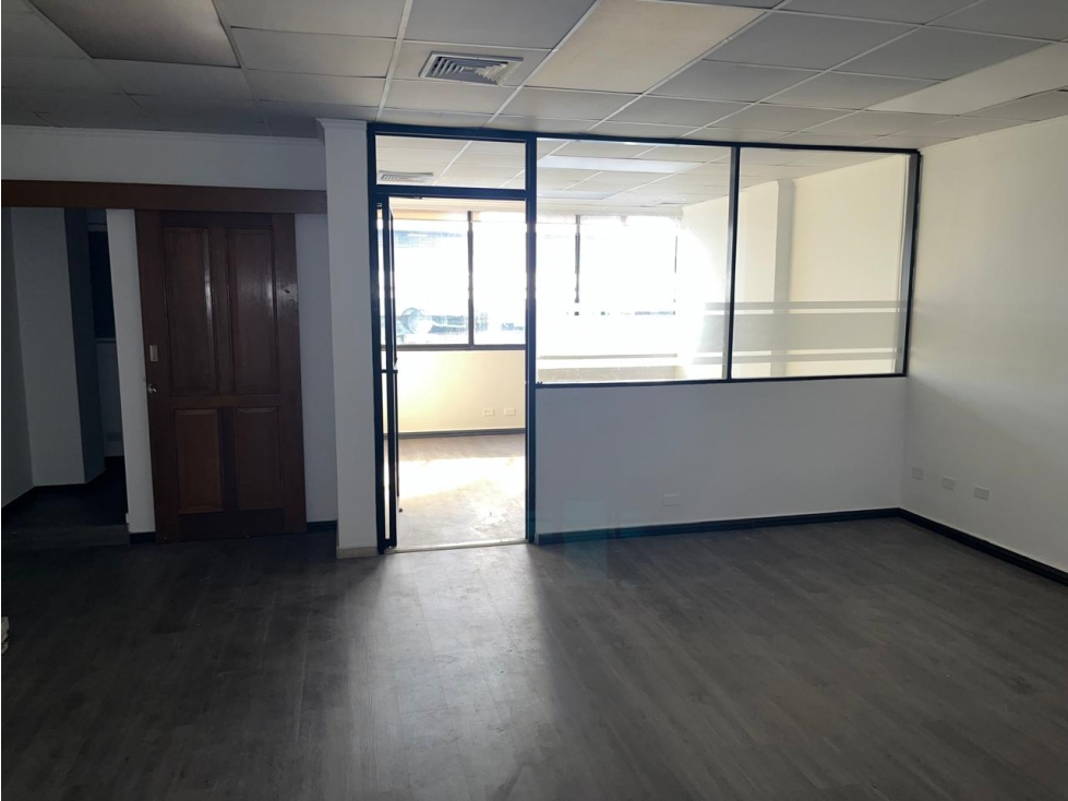 Se alquila Oficina 84.24 m² en Galerías Balboa — foto 2