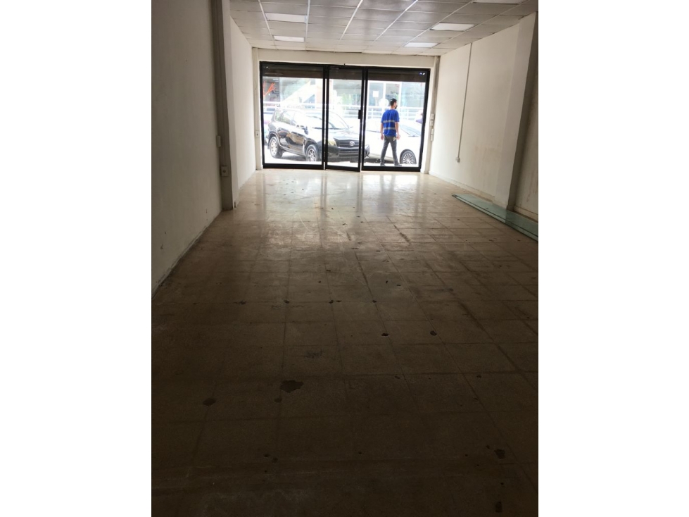Se alquila local comercial en Calidonia de 89 m2 $1400 — foto 2