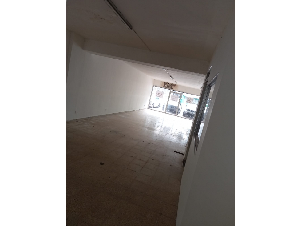 Se alquila local comercial en bella vista 135 Mts $1250 - 5
