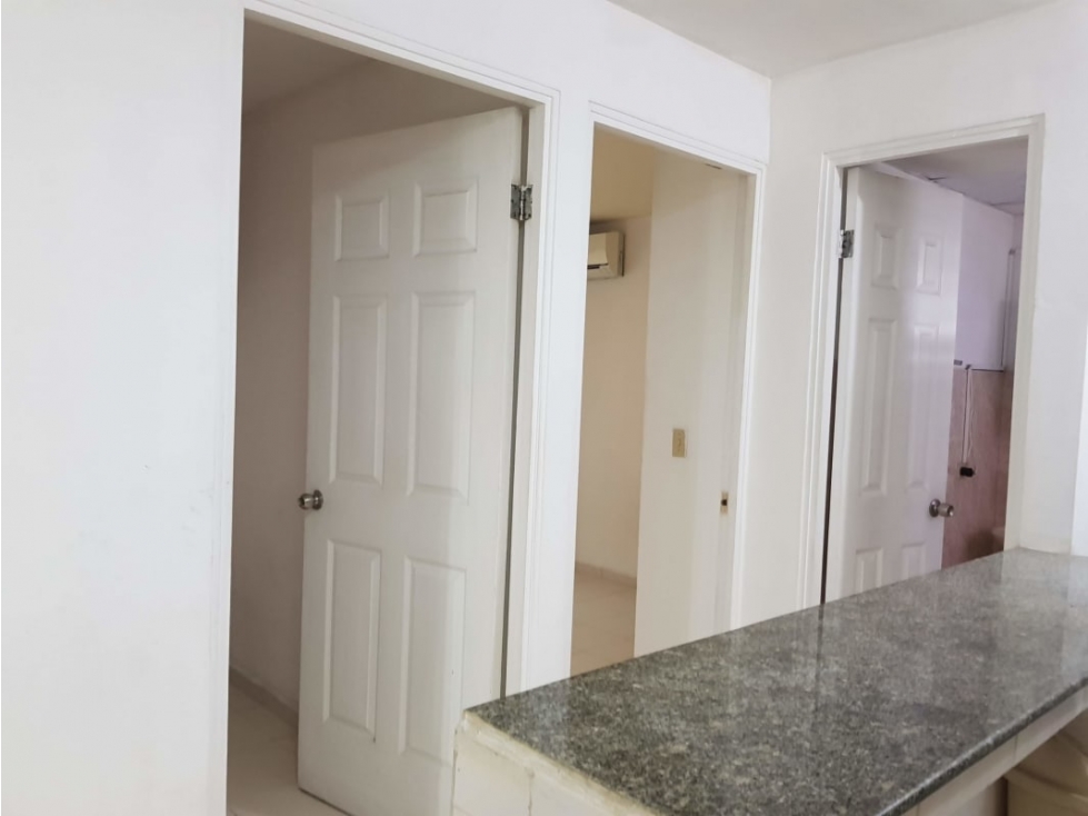Se alquila apartamento amoblado en 12 de octubre $650