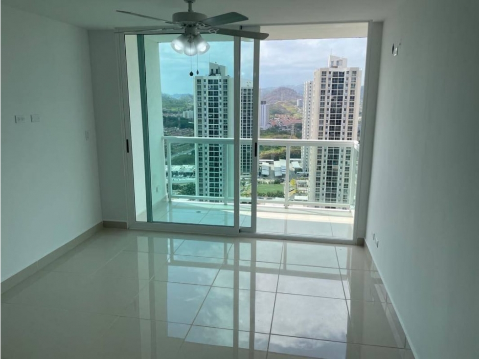 Se alquila apto en Condado del Rey $800 80mts