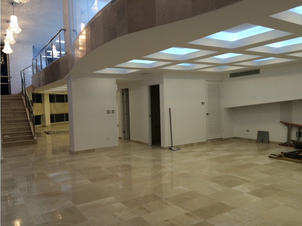 Se alquila lujosa oficina con o sin muebles Punta Pacifica