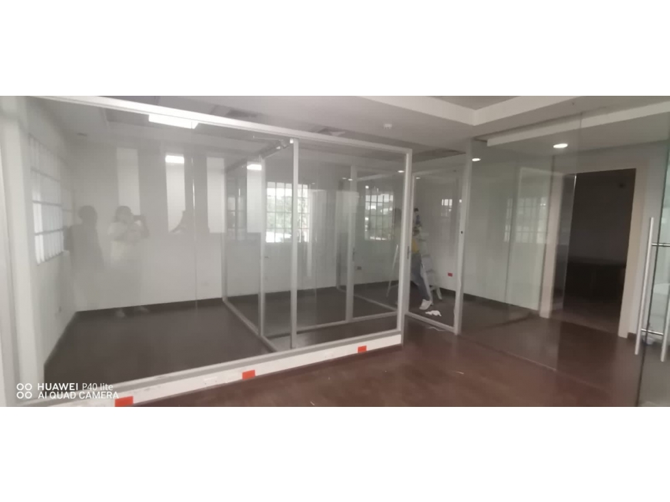 Se Vende Galera con Oficinas Parque Lefevre 800 Mts $1.300.000.00 - 6