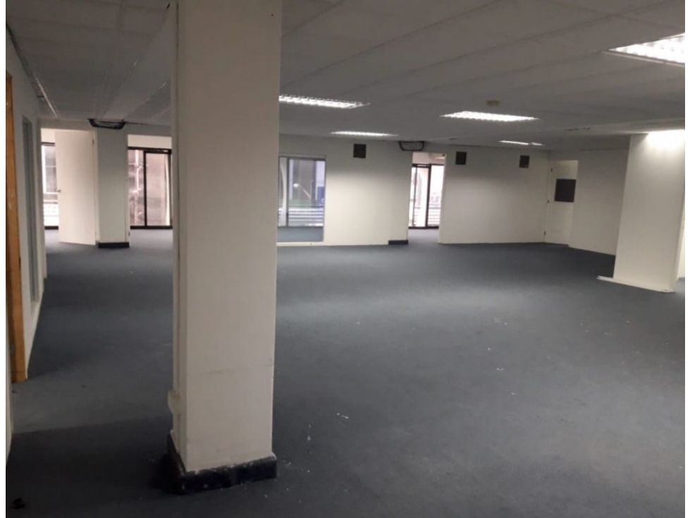 Se Alquilan Oficinas Vía España 220-420 mts $1.490.oo