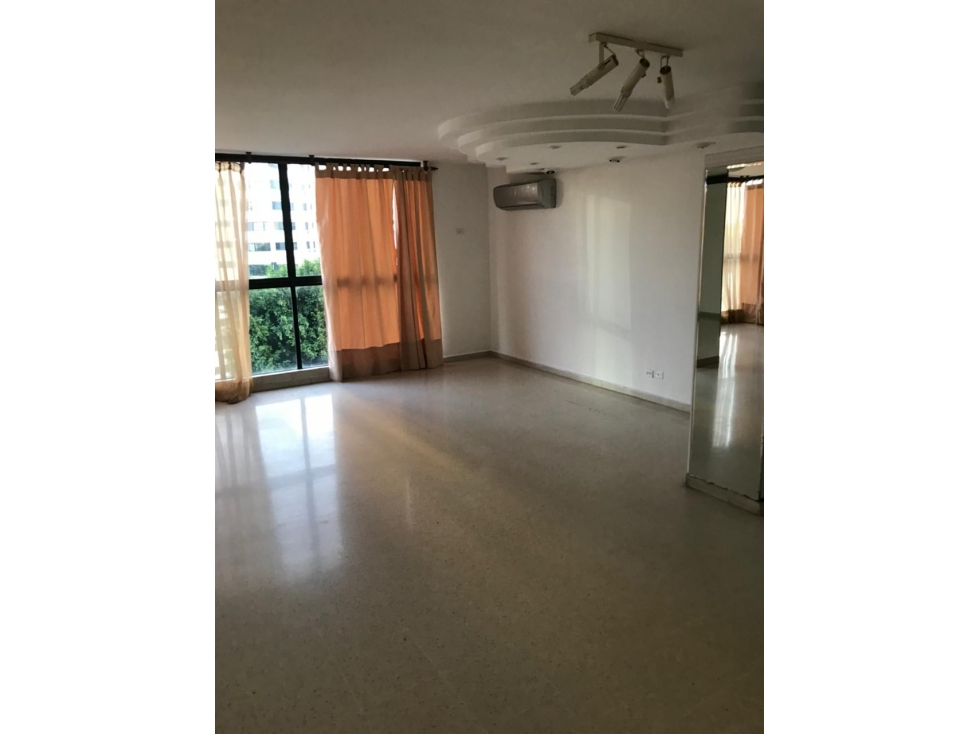 SE ALQUILA APARTAMENTO EN MARBELLA LINEA BLANCA — foto 2