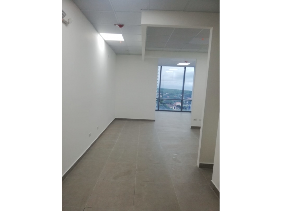Se alquila Oficina en Costa del Este 50 Mts $990 — foto 3