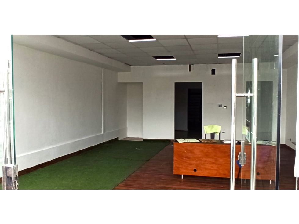 Se Alquila local Parque Lefevre 132m2 PB+120 mt2 mezanine,$3000 - 1