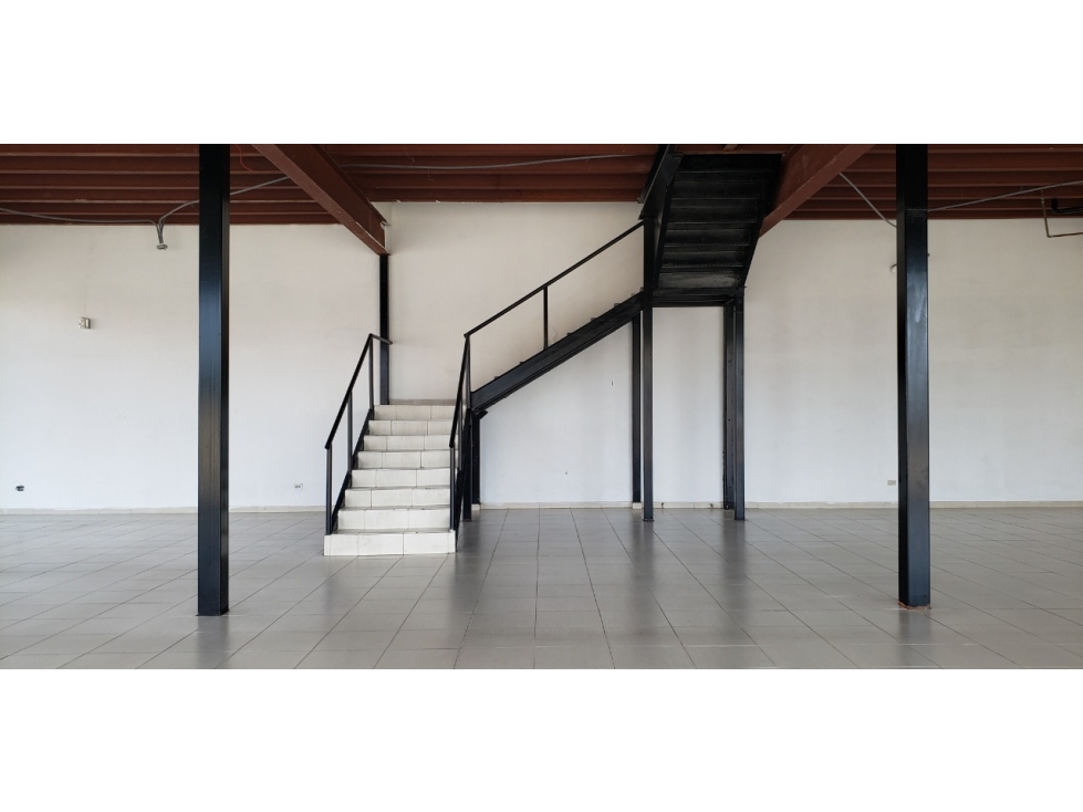 Se Alquila local comercial Los puebles $6000,192mt2 PB+160 mt2 2dopiso - 4