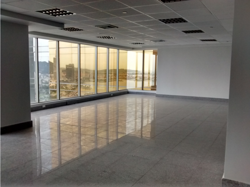 Se Alquila Oficina en Avenida Balboa.165mt2