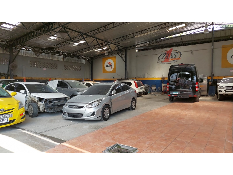 Se Alquila Galera Taller en Parque Lefevre 700 mts2 USD$5,000,00 - 6