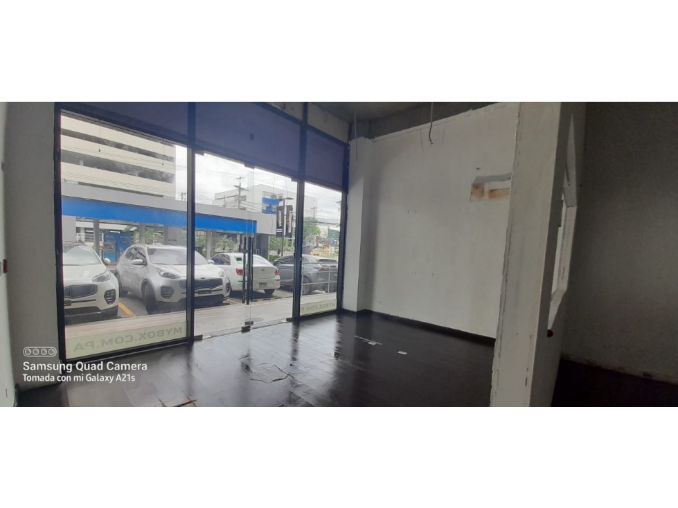 Se Alquila local en 12 de Octubre en planta baja!! - 3