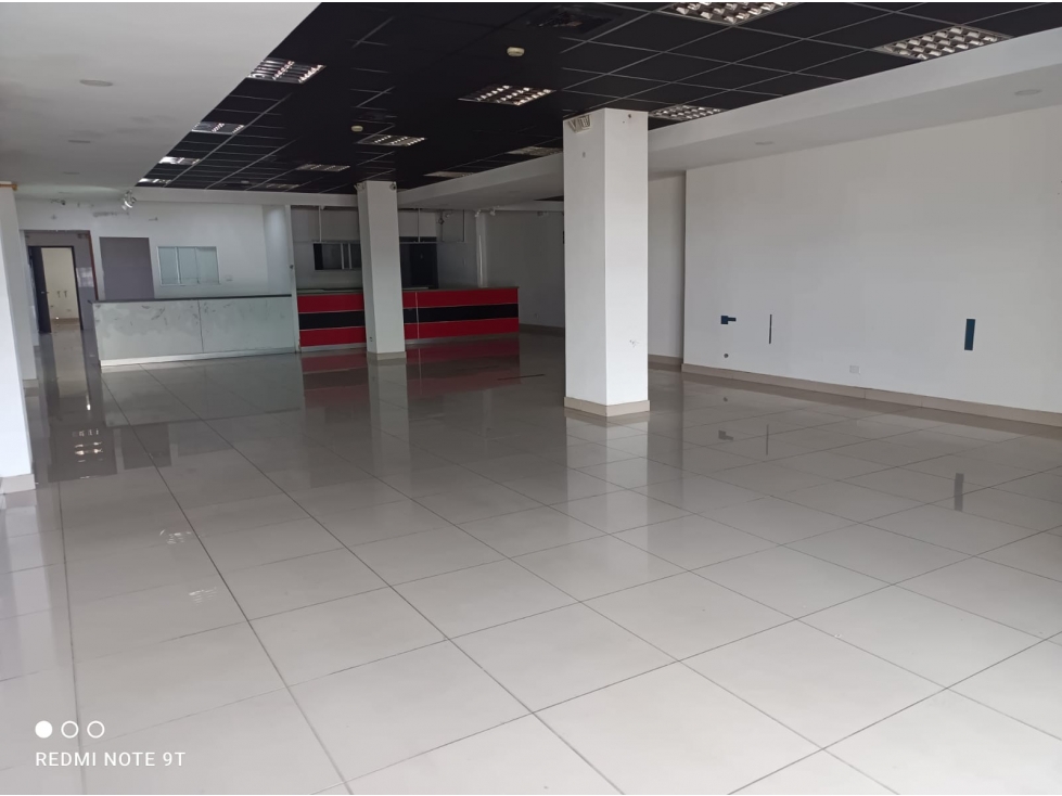 Se Alquila local comercial de 305m2 en VIA ESPAÑA $5,000 - 5