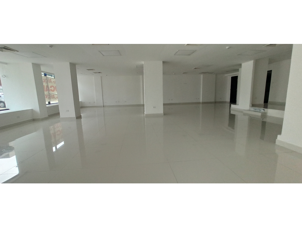 Se Alquila local comercial de 180mt2 en CALLE 50 sobre vía principal!! — foto 6